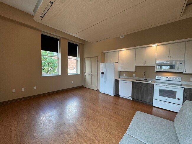 Building Photo - 83 Hanover St