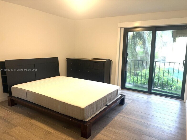 Building Photo - 1890 Brickell Ave