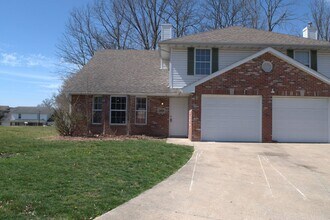 Building Photo - 1309-1311 Godas