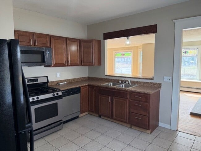 Building Photo - 329 Salt Springs Rd