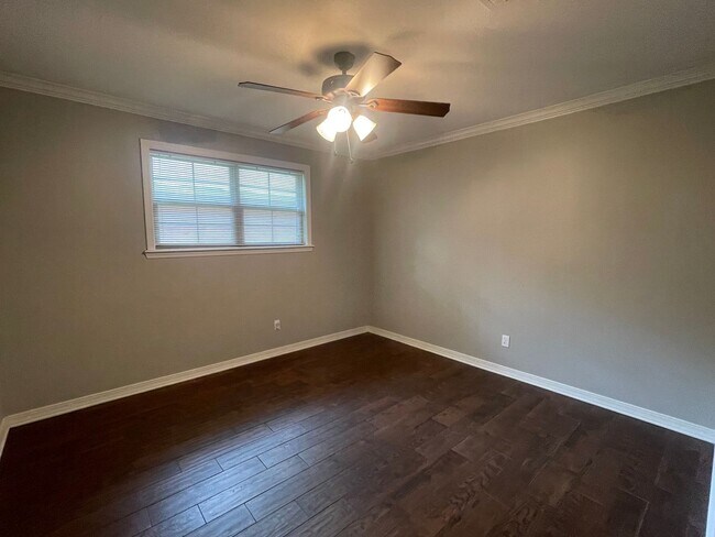 Building Photo - Broadmoor Gem! Come See Today!