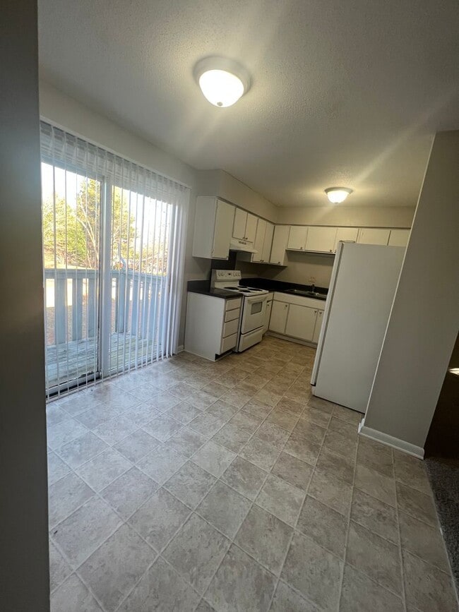 Building Photo - 1 Bd/1 Bth 2nd floor    ONLY $ 950.00