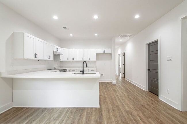 Building Photo - Move-In Ready New Construction Near Downtown & Hospitals!