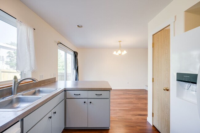 Building Photo - Townhouse Retreat on Military Hill – Moder...