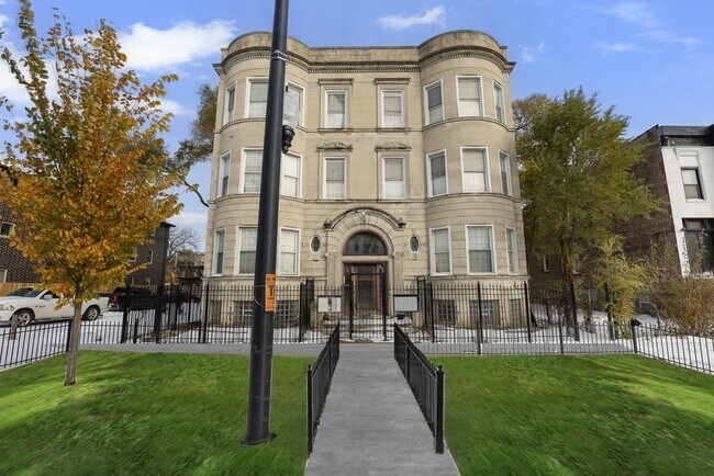 Building Photo - 5341 S Indiana Ave