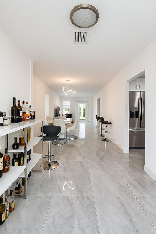 Building Photo - 10241 Dominican Dr