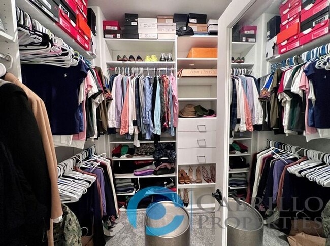 Building Photo - 1840 Mint Ter