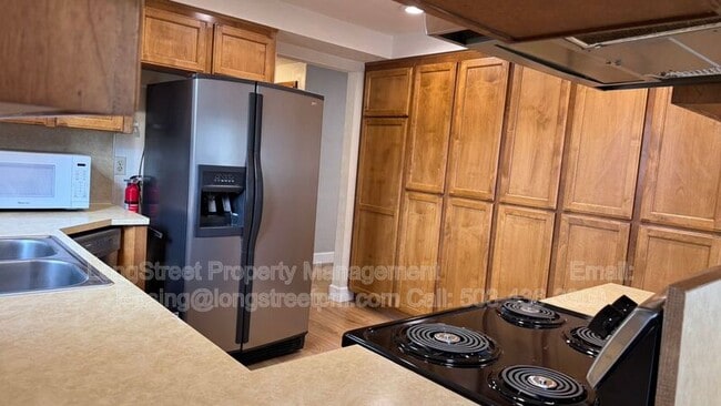 Building Photo - 2995 Fir Oaks Dr SW
