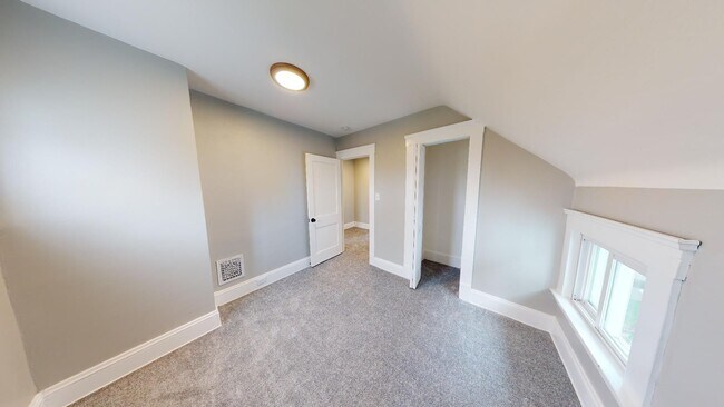 Building Photo - Old Brooklyn Area - 3 Bedroom Single Famil...