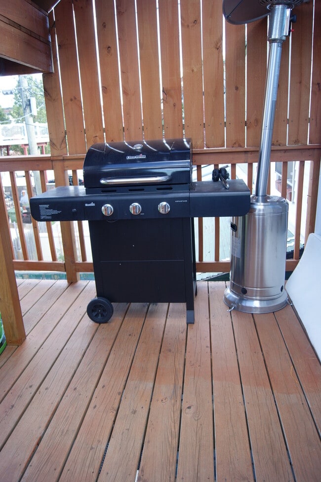 Building Photo - Charming 3 Bedroom/3 Bathroom Townhome in Canton, MD!