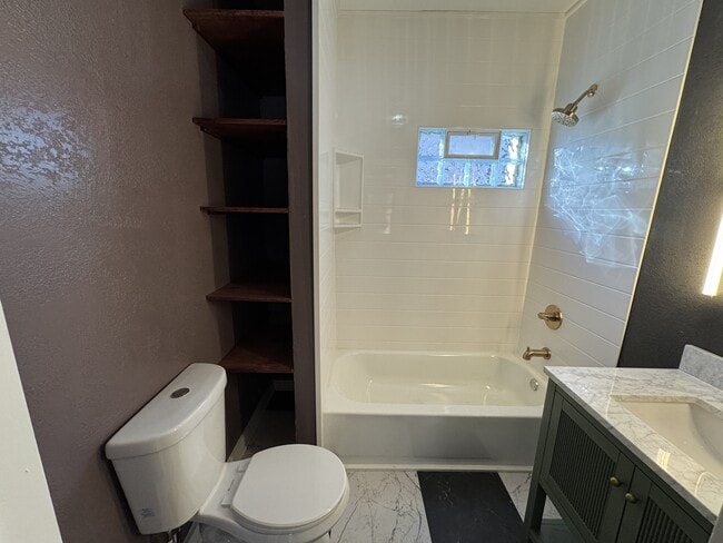 Building Photo - 1329 Rowland Ave