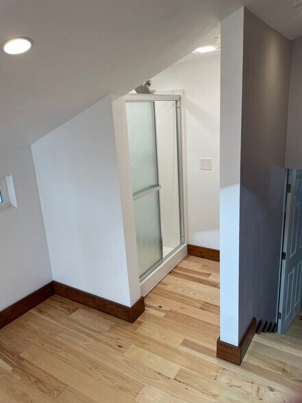 Building Photo - 102 Ash Way