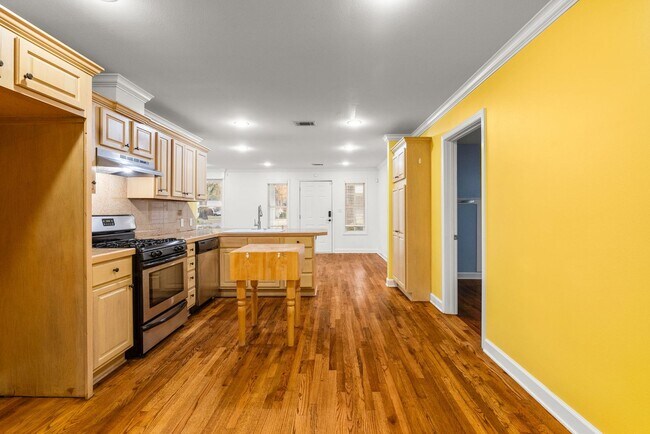 Building Photo - Charming Midtown Little Rock Home on Corner Lot – 3BR/2BA + Garage