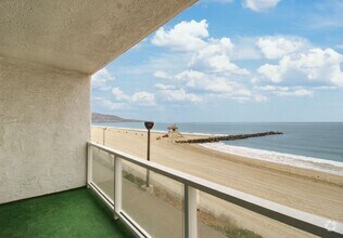 Building Photo - Beach Front Beauty: 1 bed 1 bath with Ocea...