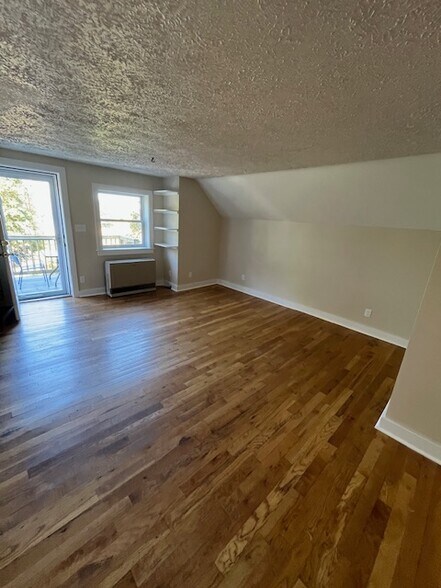 Living room - 30 E Elm St