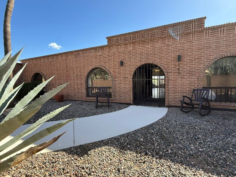 Building Photo - 1402 E Big Rock Rd