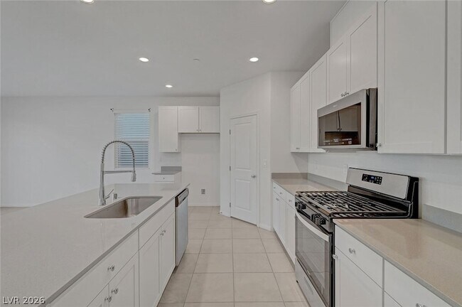 Building Photo - 8454 Vacarez Dr
