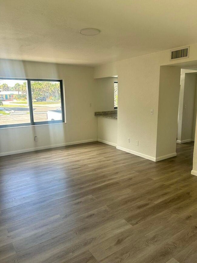 Building Photo - 652 Hernando St