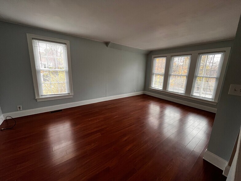 Building Photo - 242 Litchfield Rd