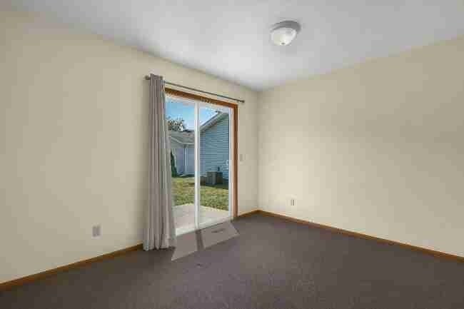 Building Photo - 657 E Crest Dr