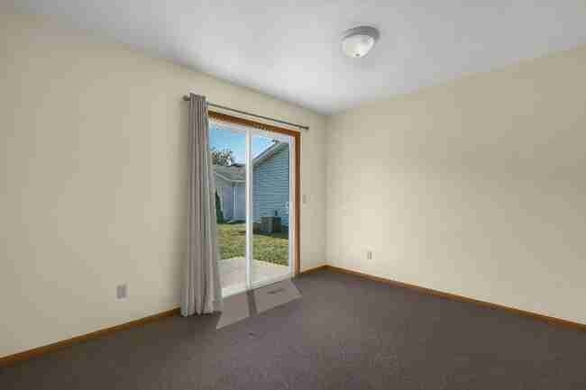 Building Photo - 657 E Crest Dr