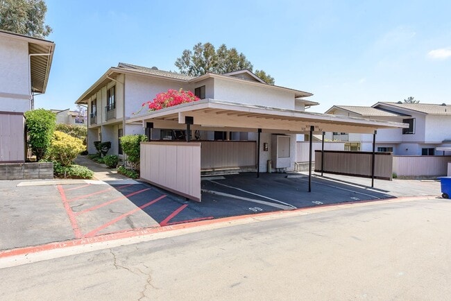 Building Photo - Amazing, Quiet University City Condo For Rent