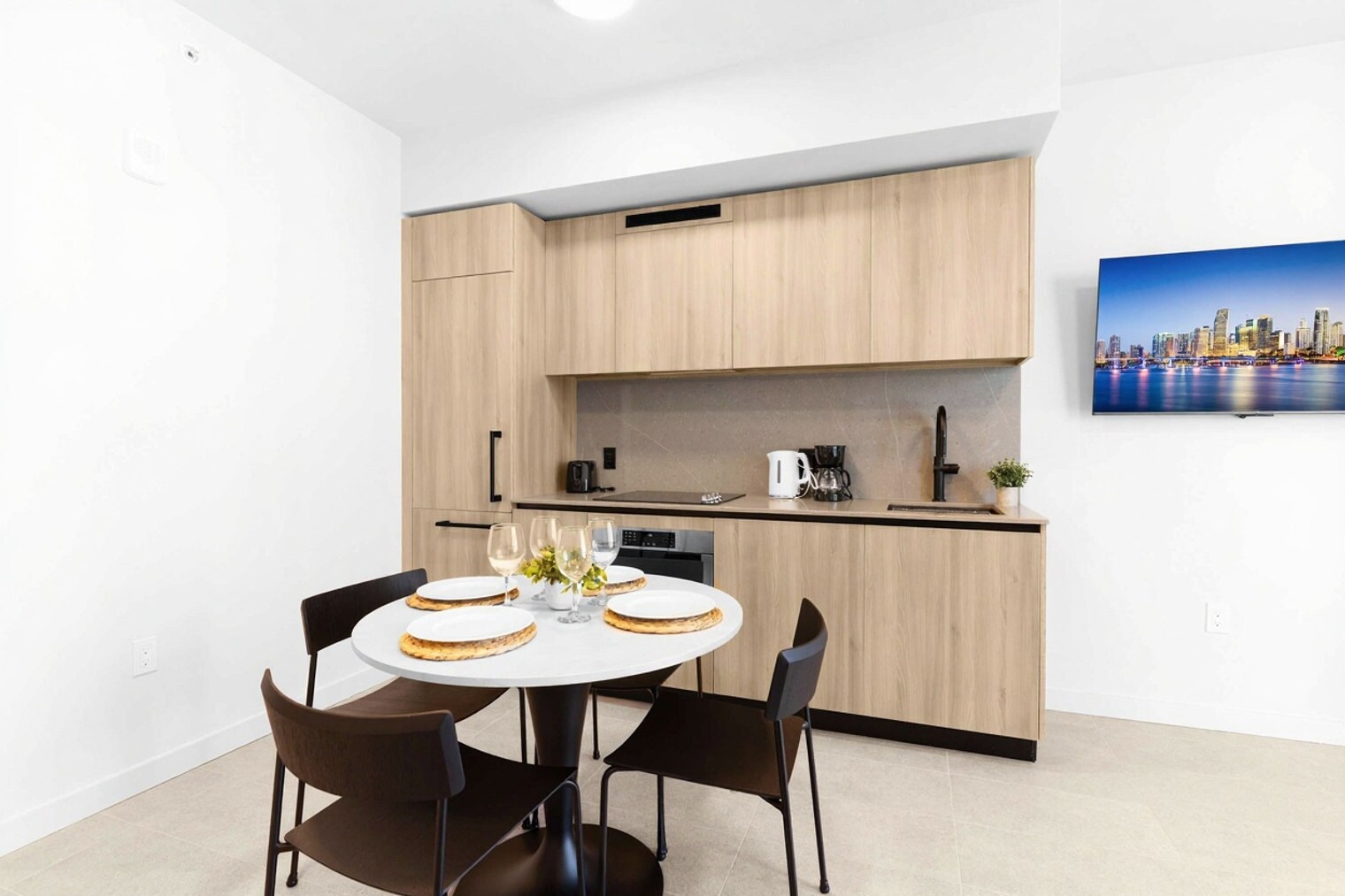 Building Photo - 501 NE 1st Ave