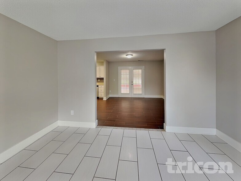Building Photo - 7116 Lowen Rd