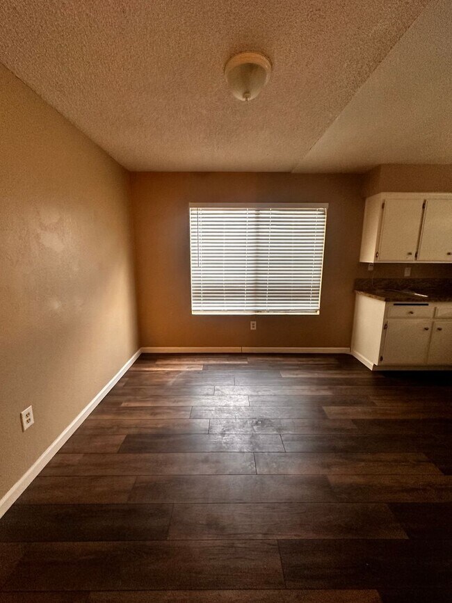 Building Photo - 6004 Hill Dale Ct