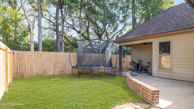 Building Photo - 203 Country Park Dr