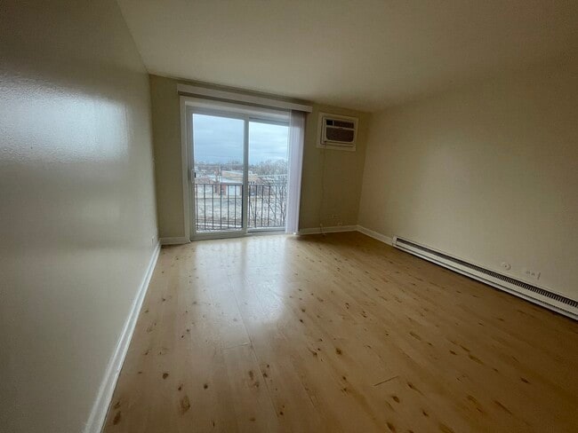 Building Photo - 2333 N Neva Ave