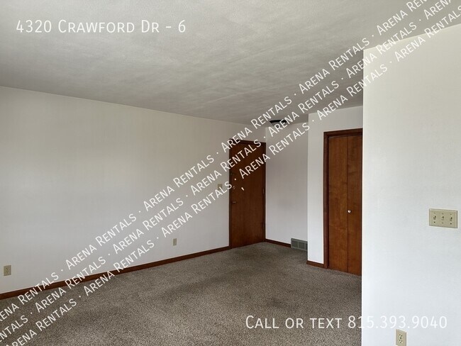 Building Photo - 4320 Crawford Dr