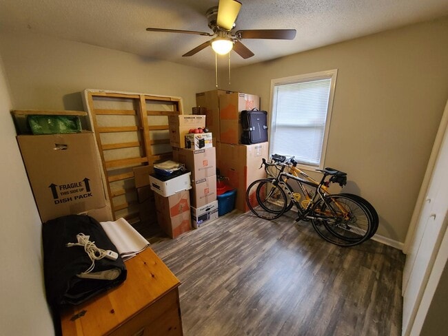 Building Photo - 3904 Persimmon St