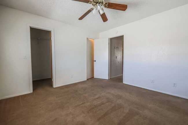 Building Photo - CUTE 2 BEDROOM CONDO!