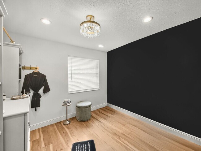 Building Photo - 6017 Newport Village Way