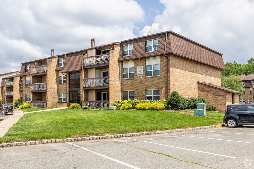 Building Photo - Edison and Blueberry Village