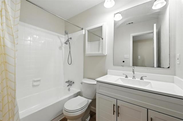 Building Photo - 615 Button Dr