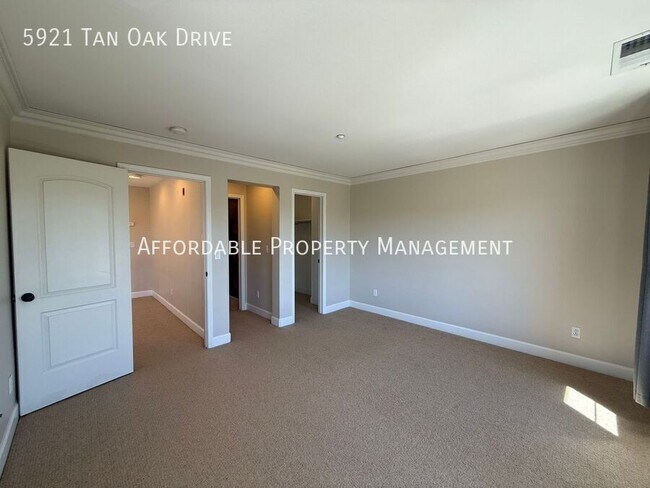 Building Photo - 5921 Tan Oak Dr