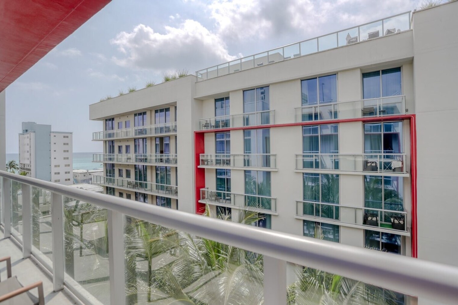 Building Photo - 209 N Ocean Dr