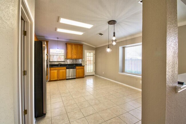 Building Photo - 10700 Beard Ave