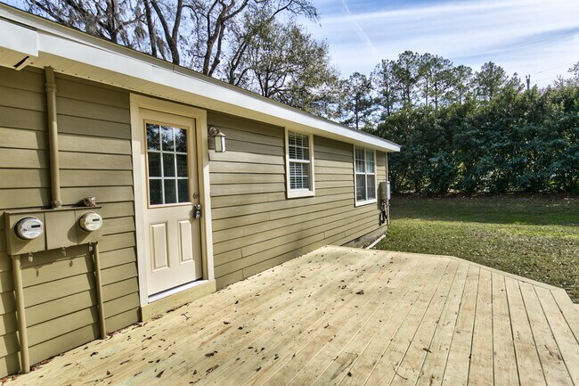 Building Photo - 2002