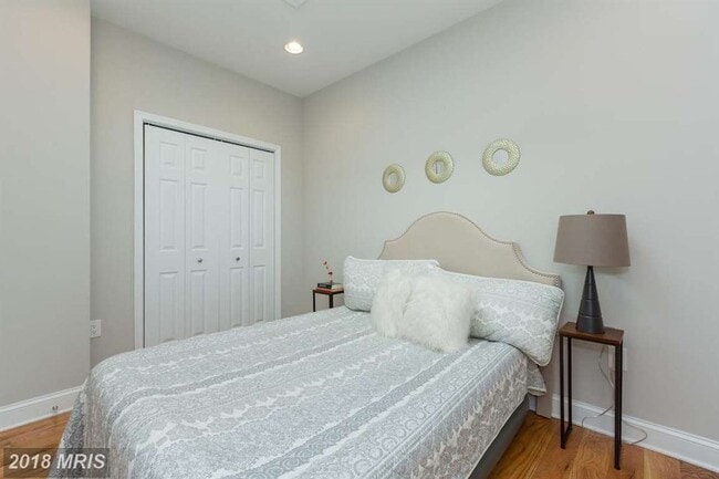 Building Photo - H Street Prime with 1/2 off the first month's rent!