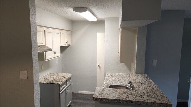 Building Photo - 11201 Lynbrook Dr