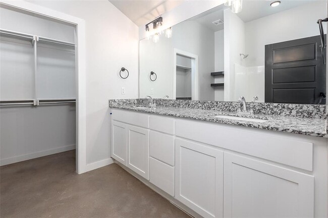 Building Photo - 13328 Springcreek Dr