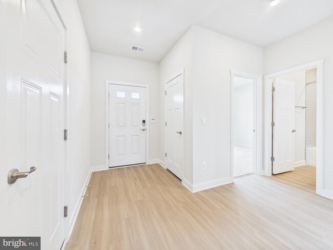Building Photo - 362 Baker Dr