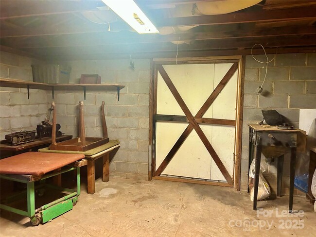 Building Photo - 234 Alf Hoover Rd