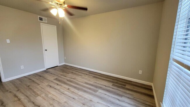 Building Photo - 4500 Sherwood Ln