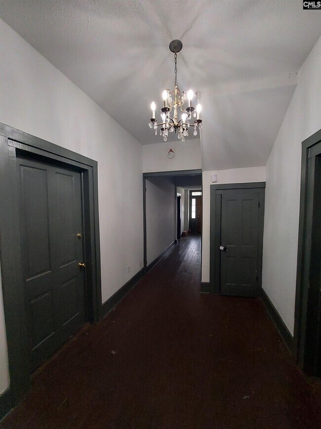 Building Photo - 3805 Lamar St