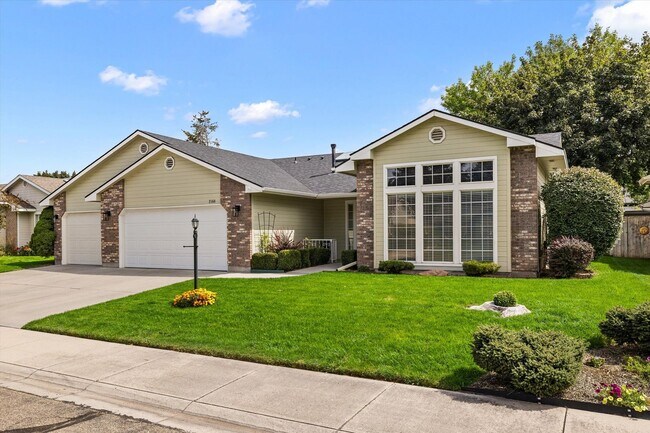 Building Photo - 2168 N Glennfield Way