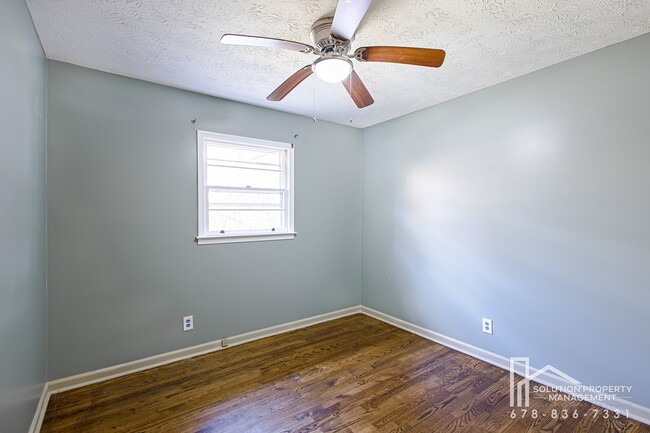 Building Photo - 4979 Paris Ave